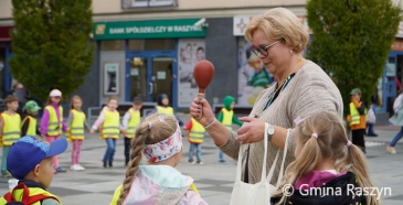 Dzień Przedszkolaka 2025: zabawa i radość na rynku w Raszynie