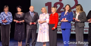 Medal Komisji Edukacji Narodowej dla Dyrektor Zespołu Szkolno-Przedszkolnego w Ładach